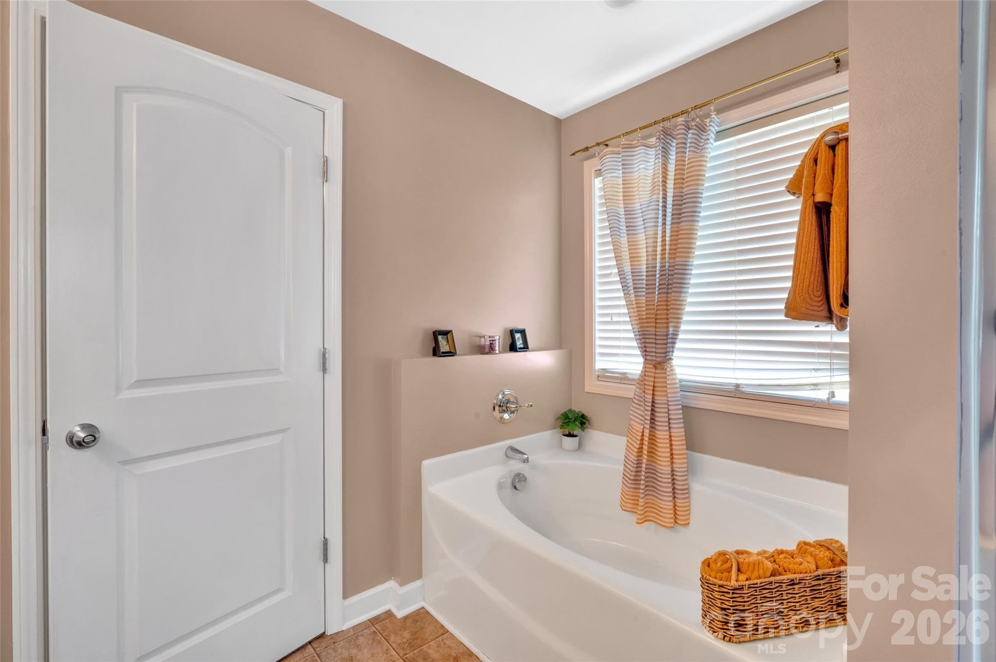 Single Family Residence at 392 Lone Tree Lane, Clover, photo 12 of 24