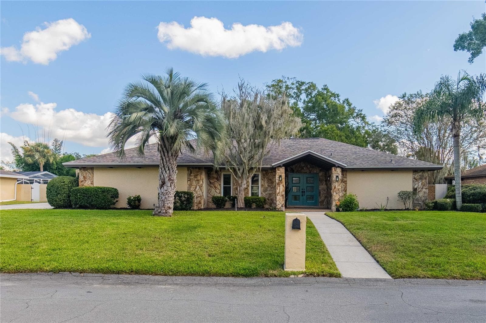 Single Family Residence at 4502 SUGARTREE DR W, LAKELAND, photo 2 of 48