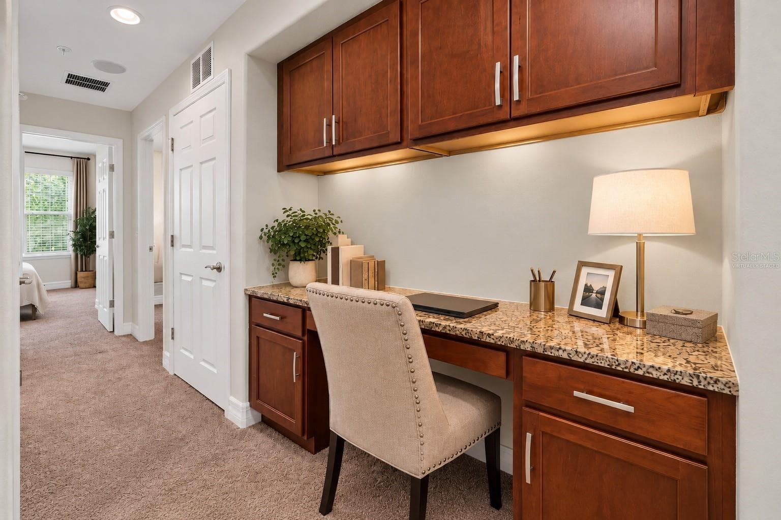 Virtually Staged built in office - 457 GEE HAMMOCK LN, WINTER SPRINGS