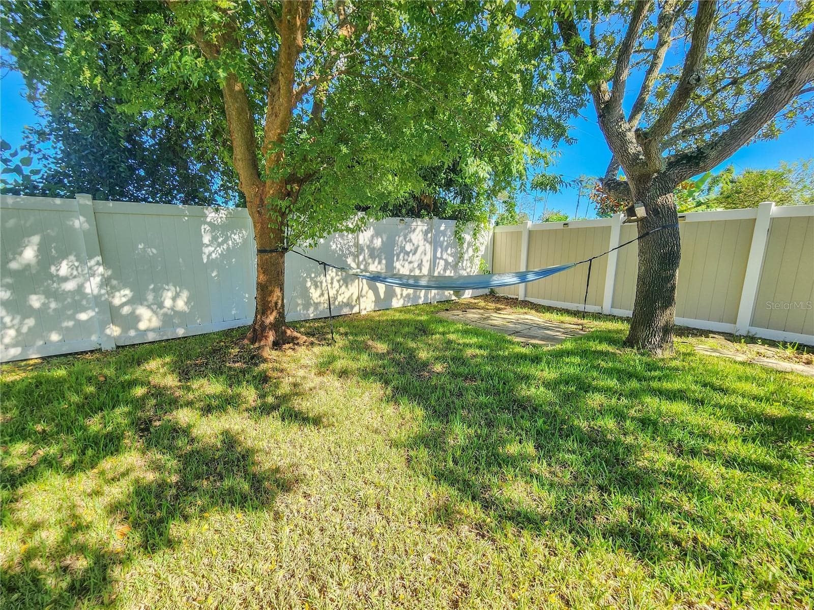 Side yard - 118 FERNDALE LN, PALM COAST