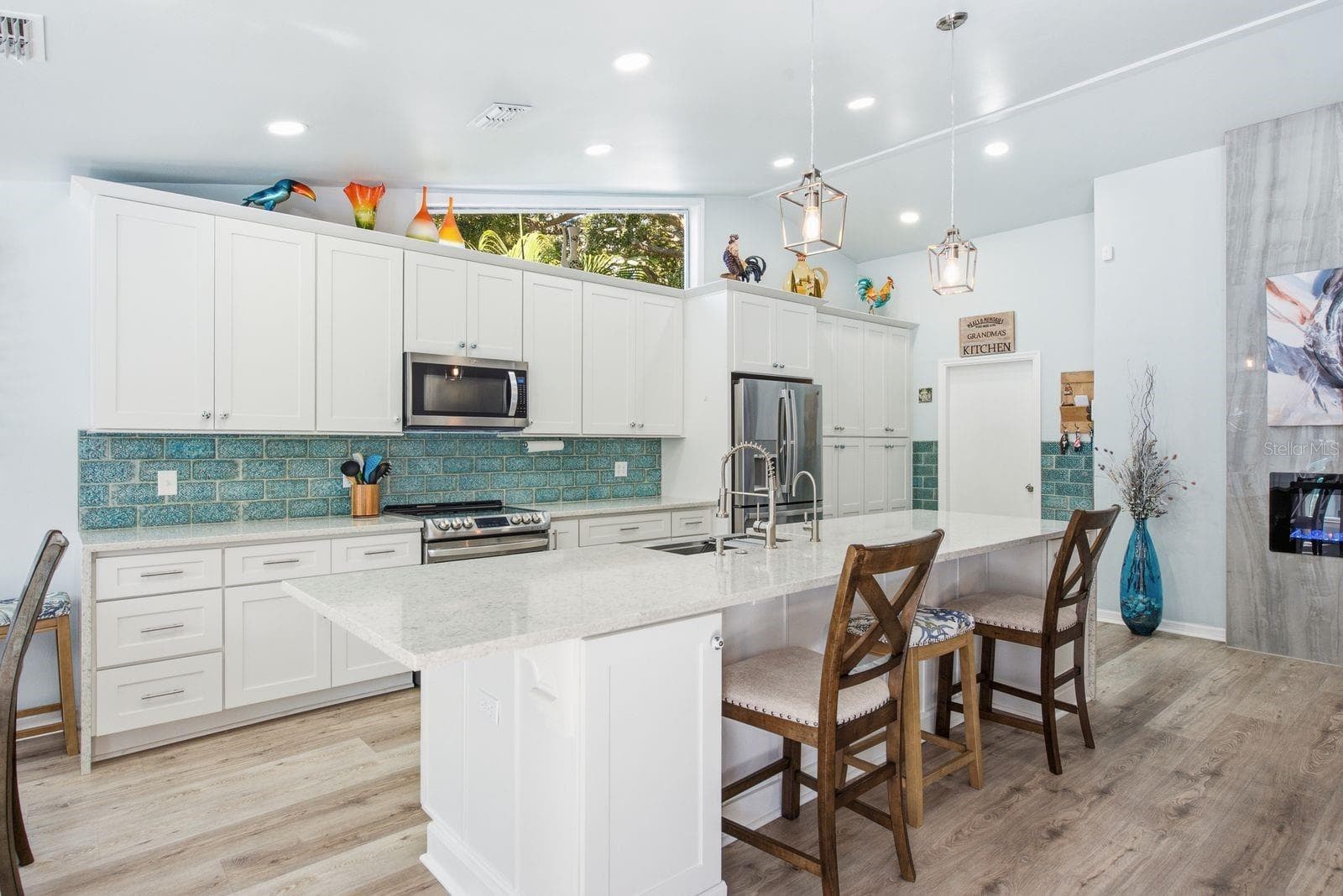 Single Family Residence at 726 CRYSTAL DR, PALM HARBOR, photo 14 of 44