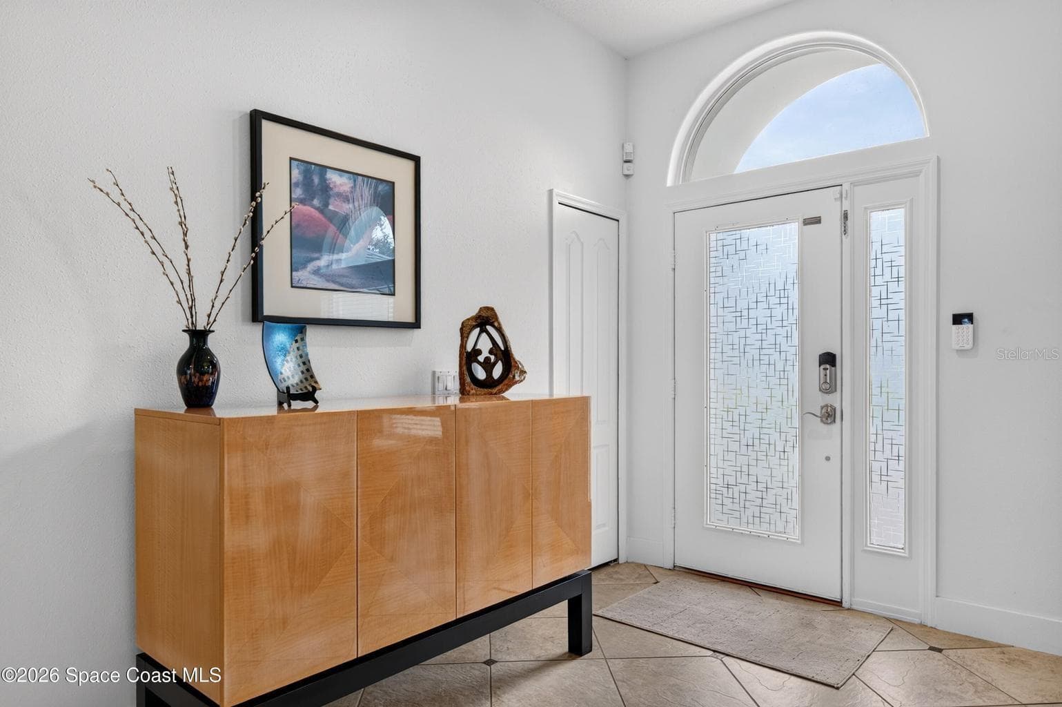 Bright foyer with arched transom - 3726 SUNWARD DR, MERRITT ISLAND