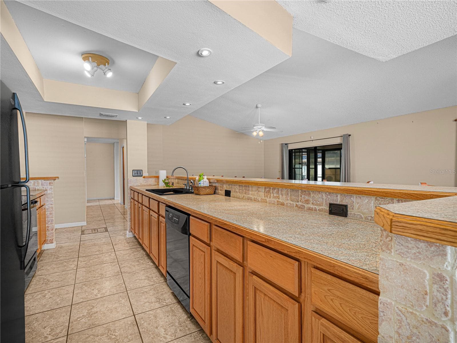 Kitchen - 812 SANDALWOOD DR, PLANT CITY