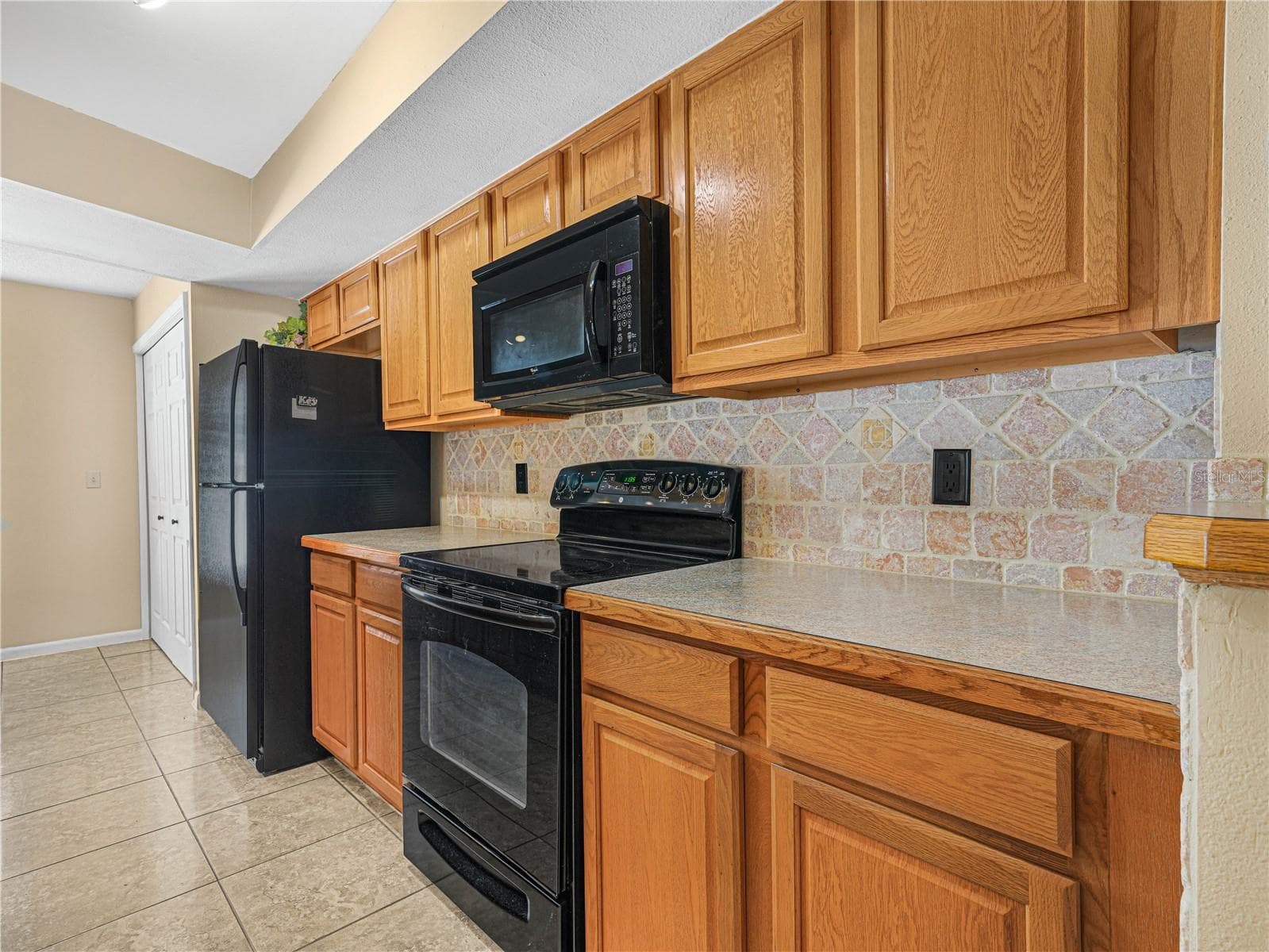 Kitchen - 812 SANDALWOOD DR, PLANT CITY