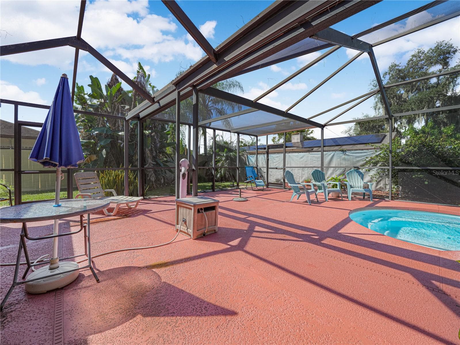 Outdoor Living Space - 812 SANDALWOOD DR, PLANT CITY