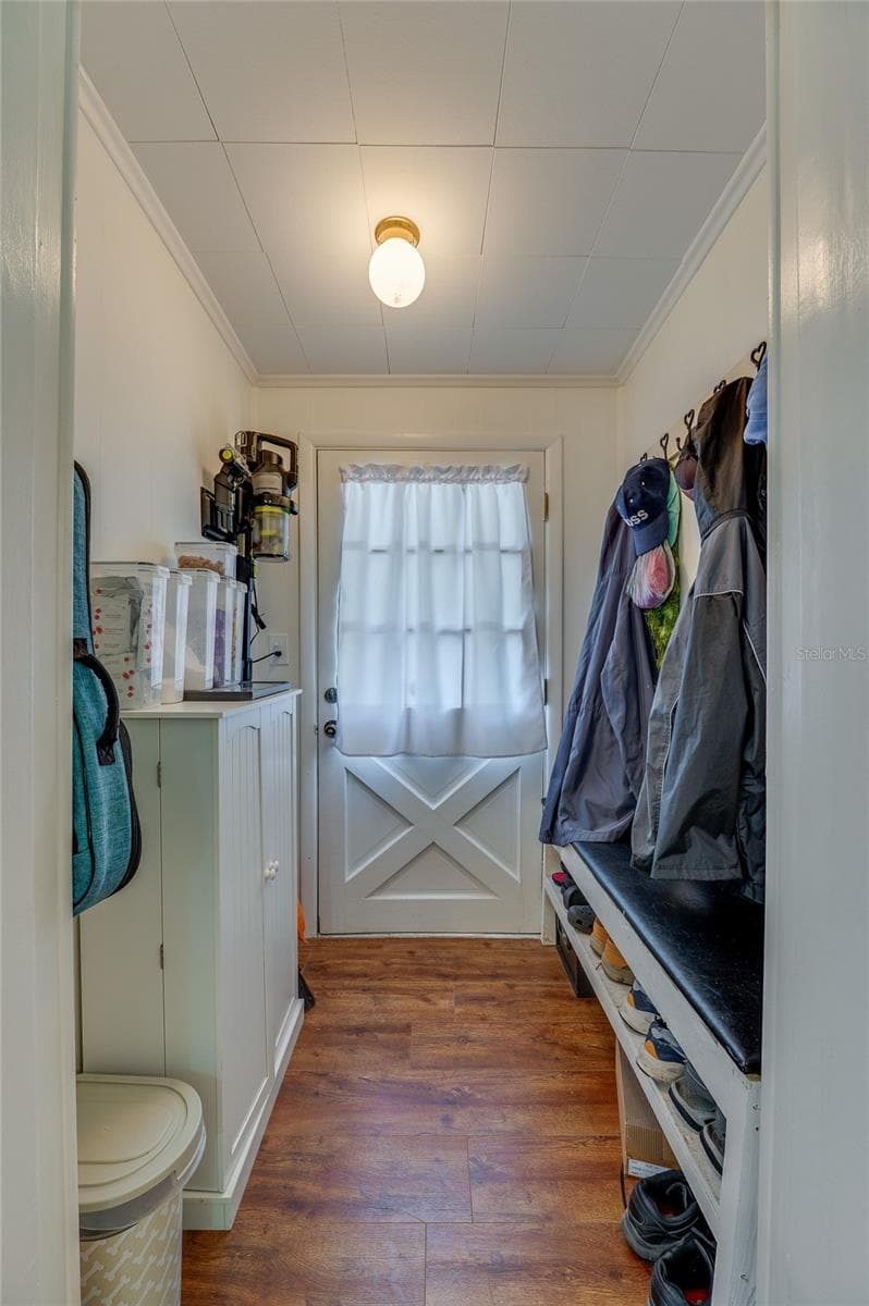 Entry - 300 ALICE ST, EDGEWATER