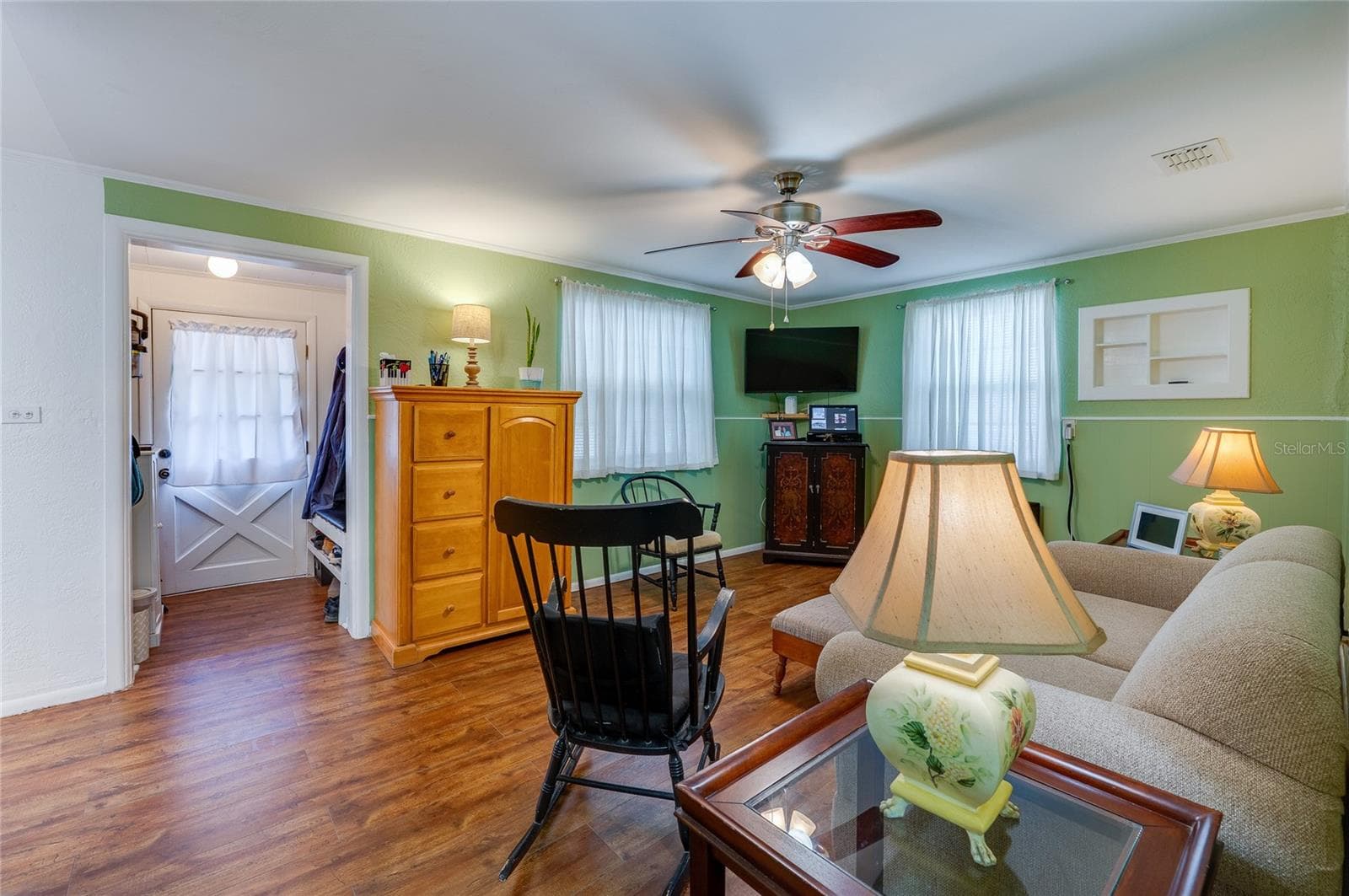 Living room and entry - 300 ALICE ST, EDGEWATER
