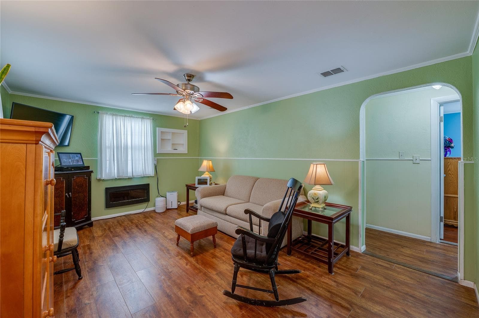 Living room - 300 ALICE ST, EDGEWATER