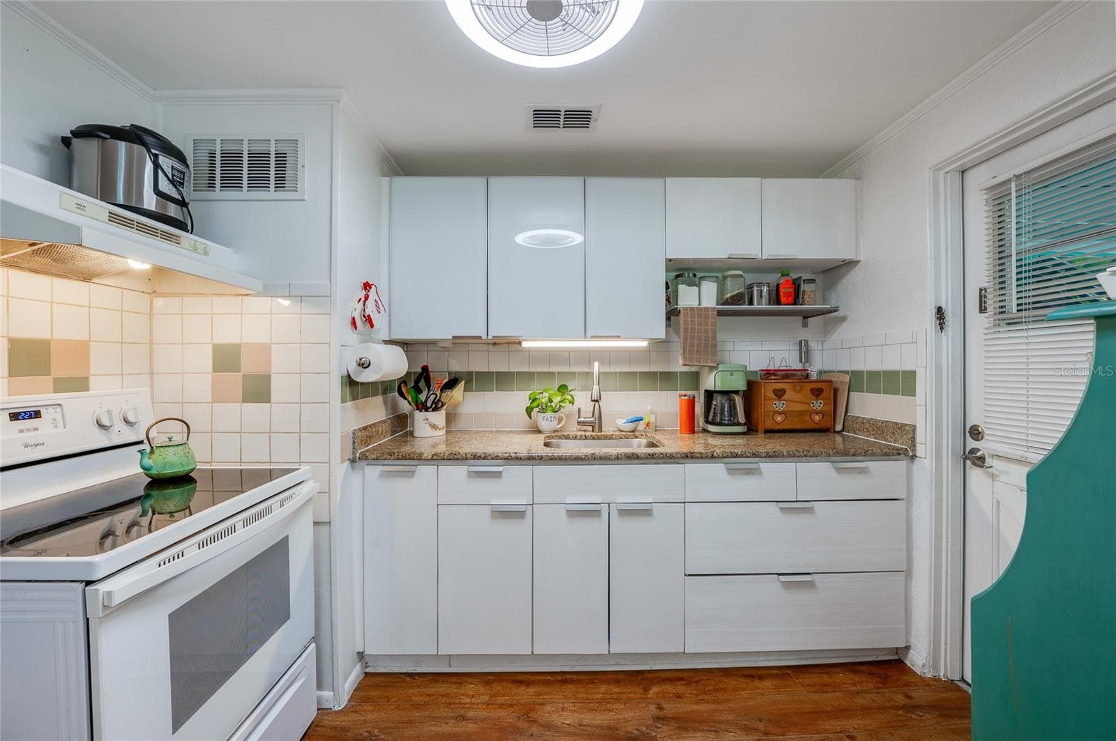 Kitchen - 300 ALICE ST, EDGEWATER