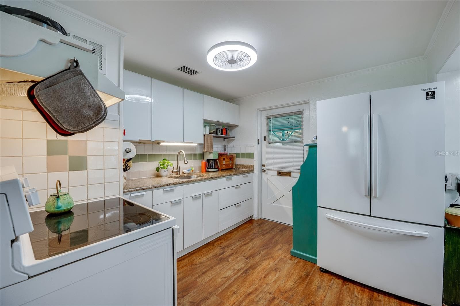 Kitchen - 300 ALICE ST, EDGEWATER