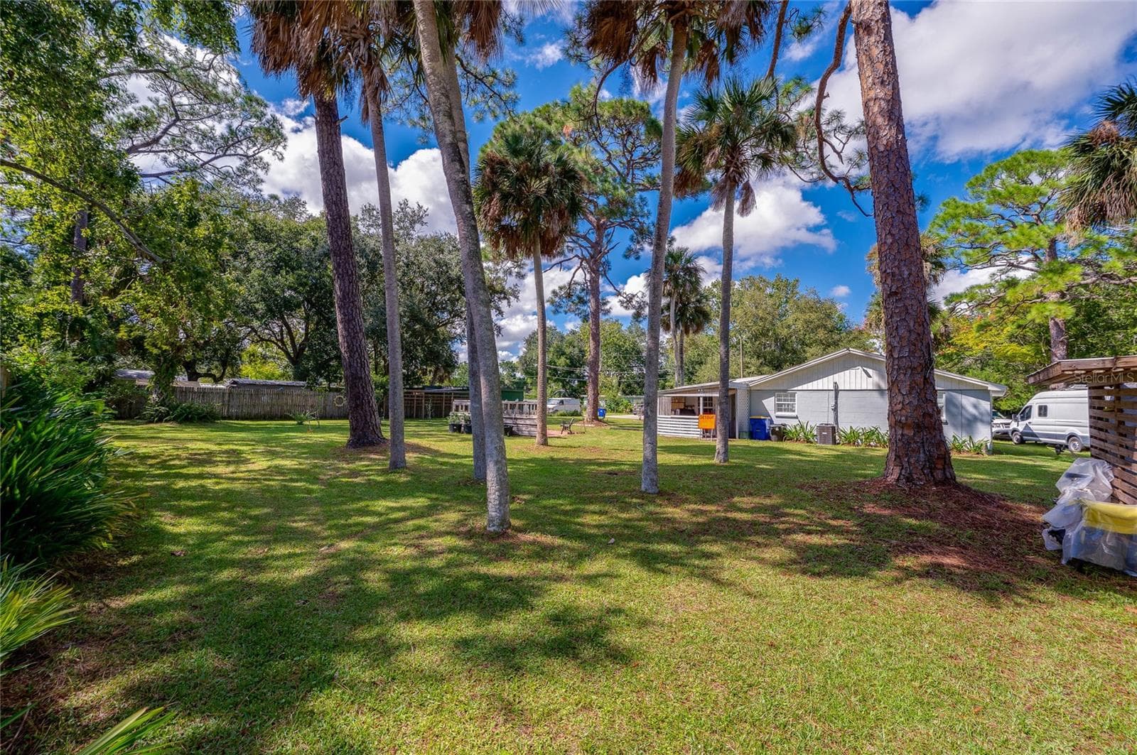 Large back yard - 300 ALICE ST, EDGEWATER