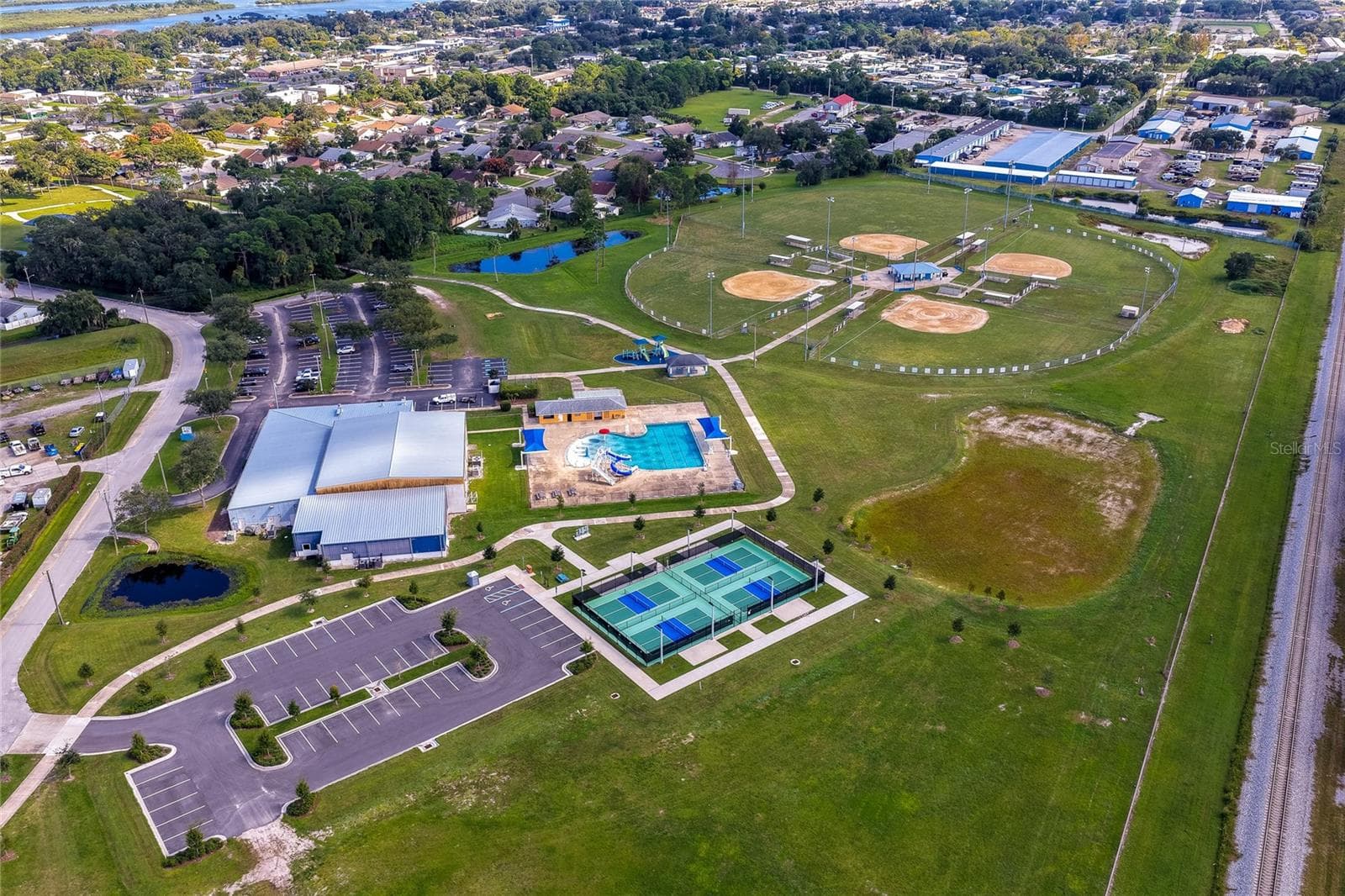 Close to parks and recreation - 300 ALICE ST, EDGEWATER