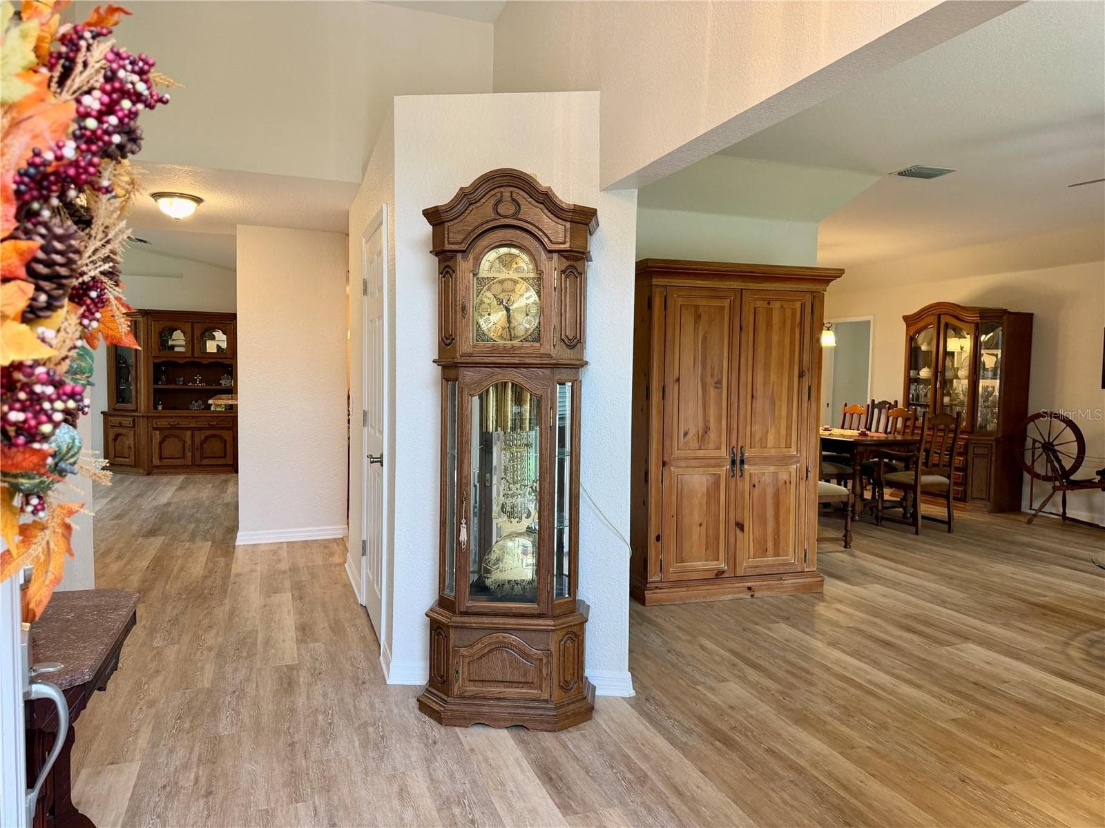 Foyer looking into the home - 23411 MULLINS AVE, PORT CHARLOTTE