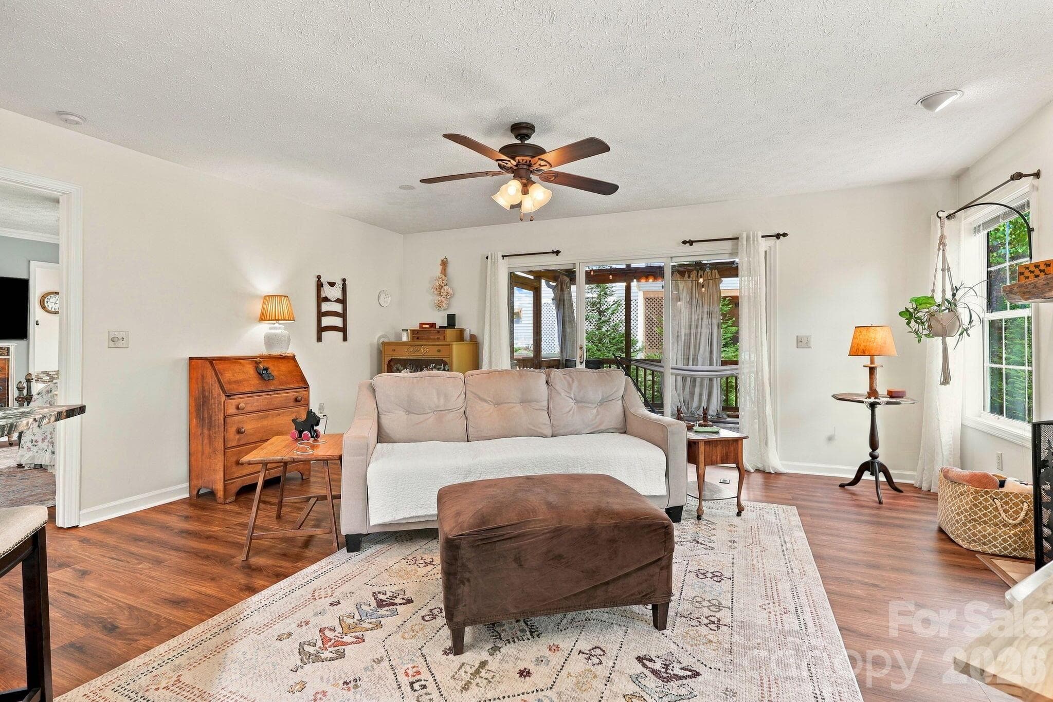 Single Family Residence at 6 Pebble Beach Court, Etowah, photo 3 of 38