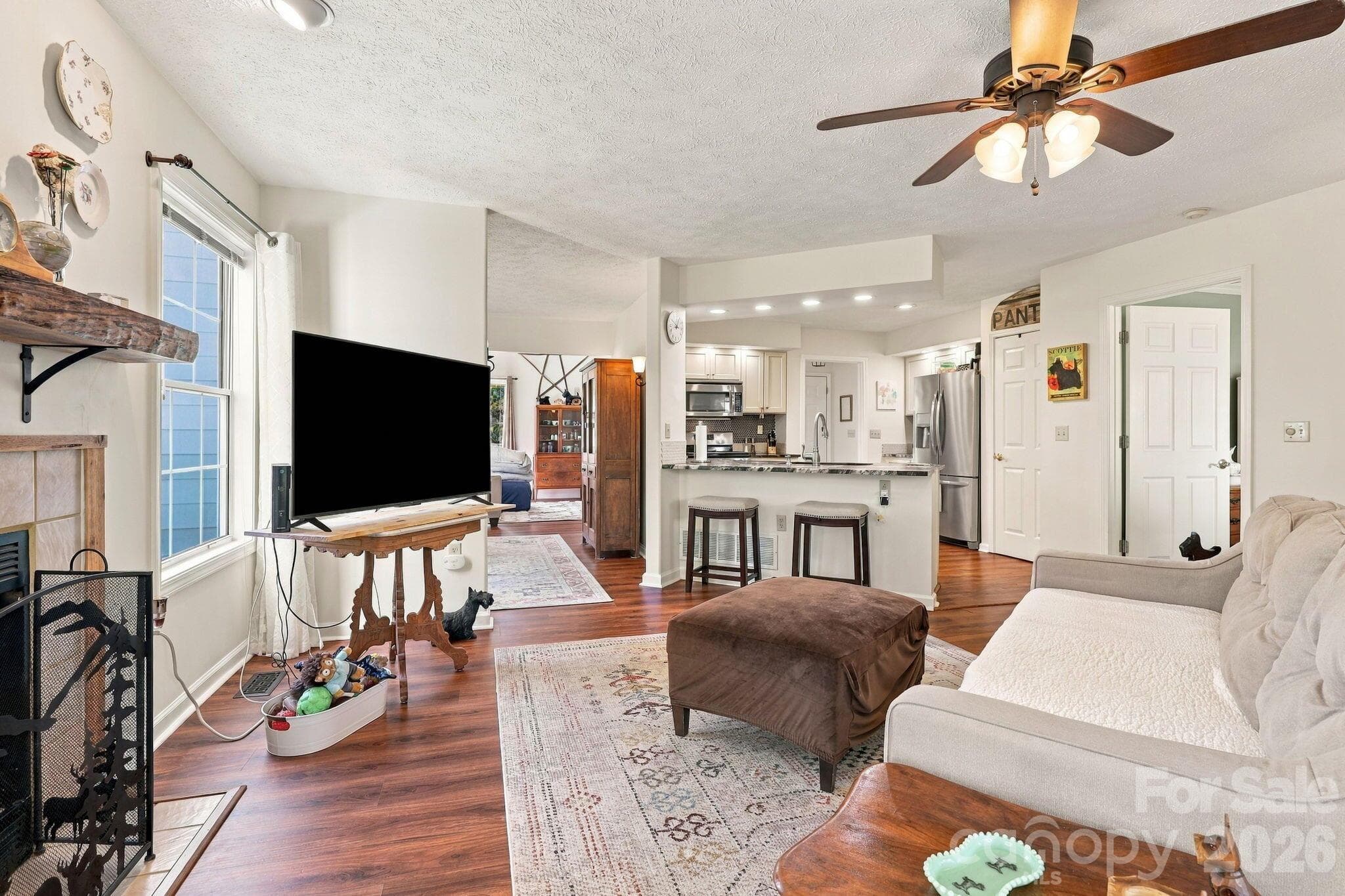 Single Family Residence at 6 Pebble Beach Court, Etowah, photo 5 of 38