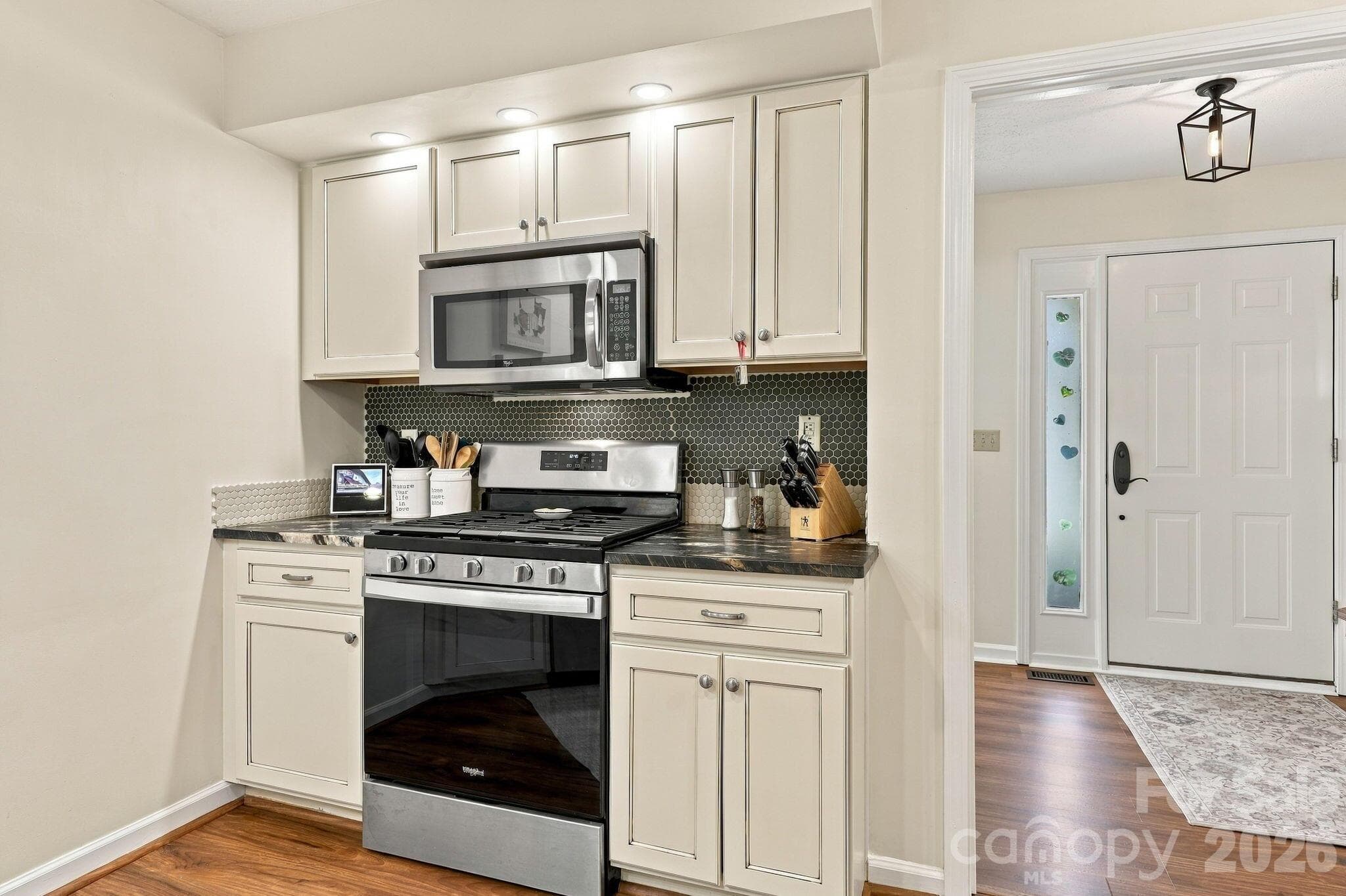 Single Family Residence at 6 Pebble Beach Court, Etowah, photo 7 of 38