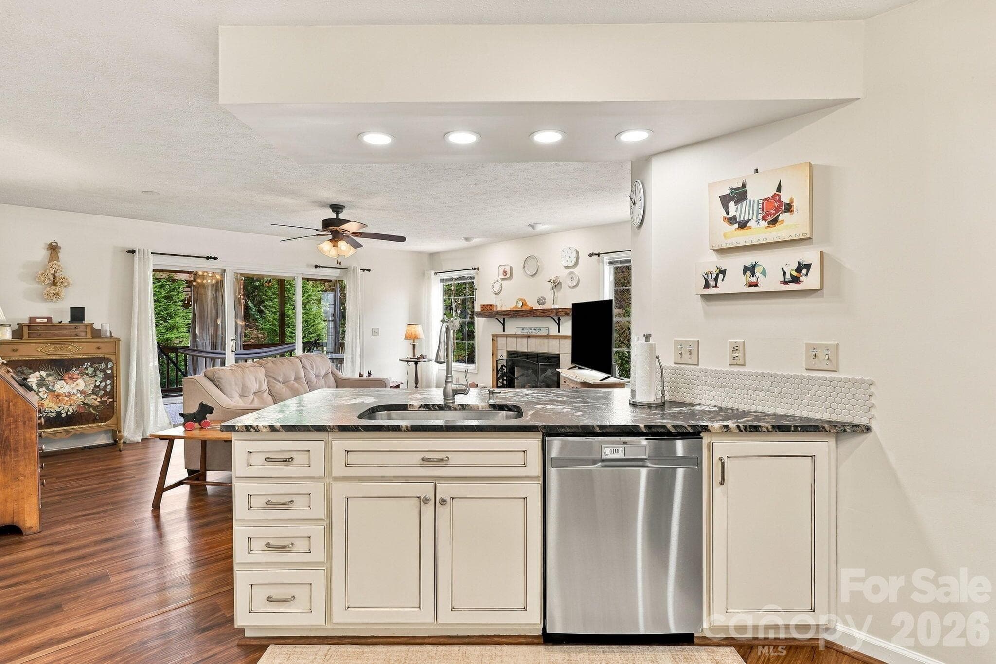 Single Family Residence at 6 Pebble Beach Court, Etowah, photo 10 of 38