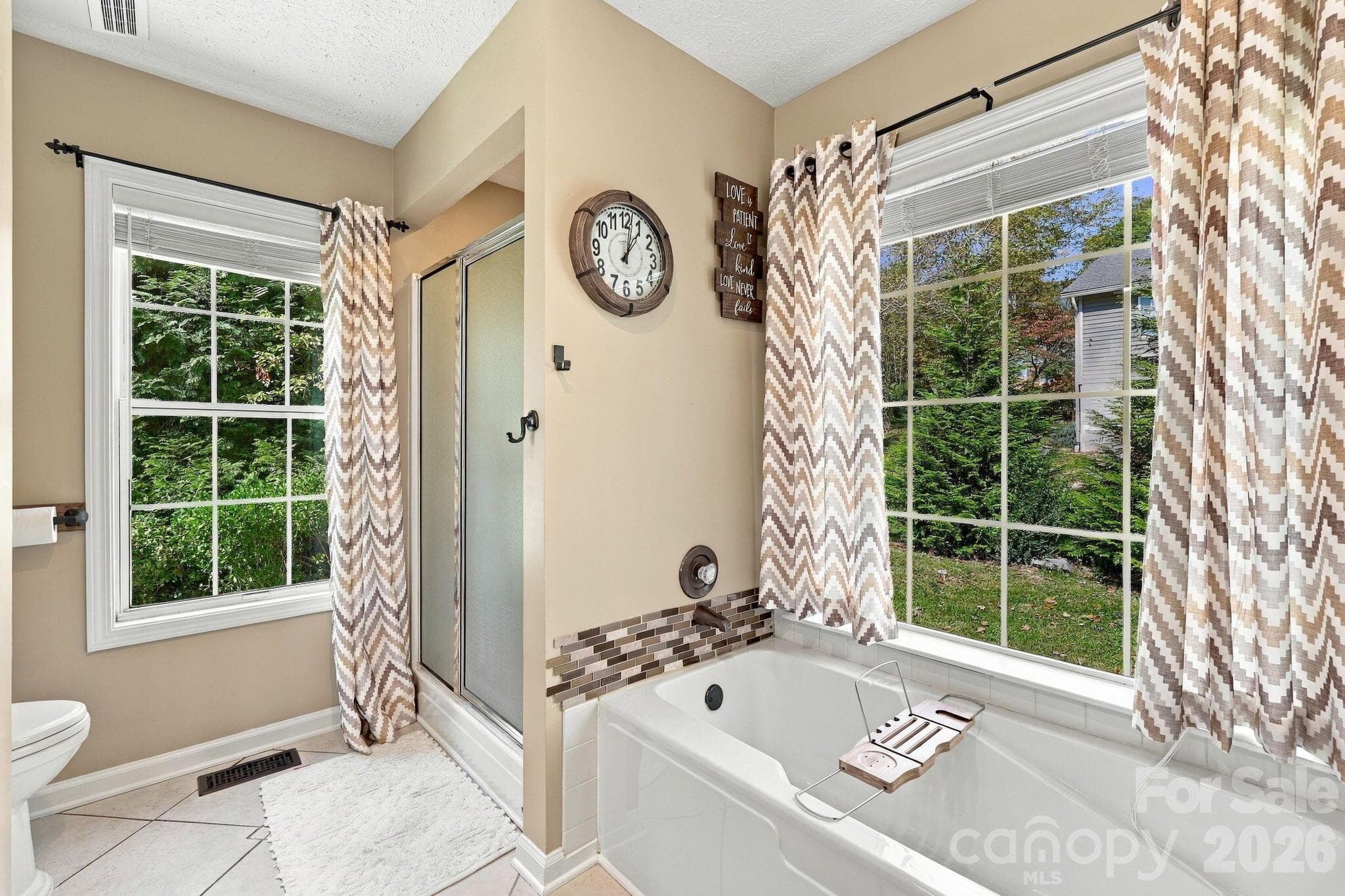 Single Family Residence at 6 Pebble Beach Court, Etowah, photo 20 of 38