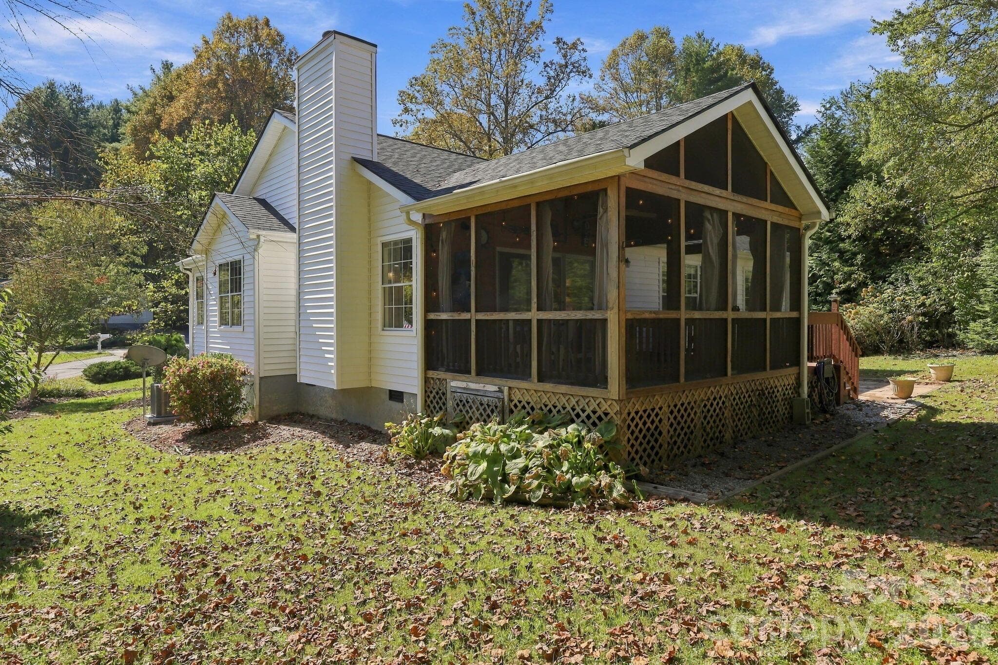Single Family Residence at 6 Pebble Beach Court, Etowah, photo 30 of 38