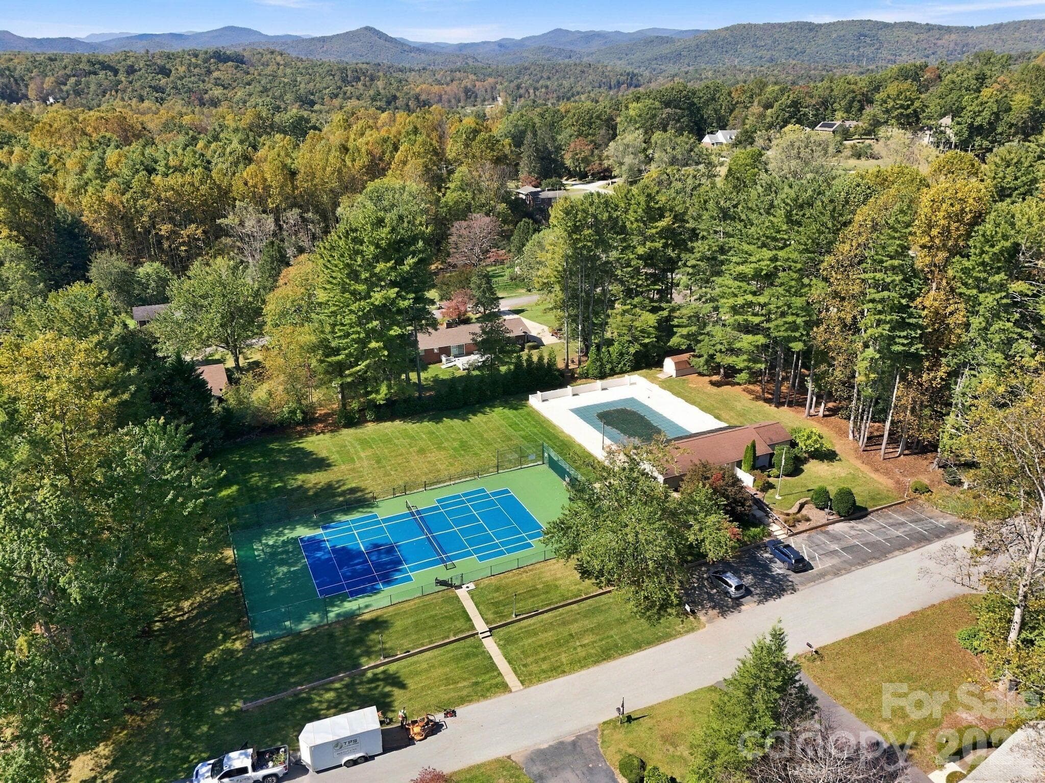 Single Family Residence at 6 Pebble Beach Court, Etowah, photo 36 of 38