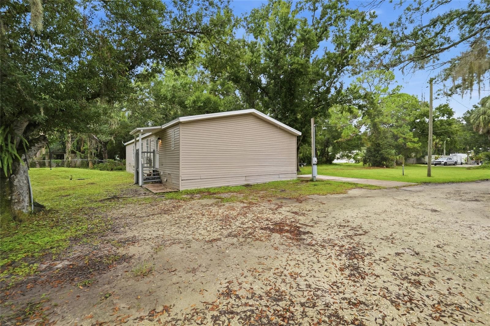 Manufactured Home at 12319 MEMORIAL HWY, TAMPA, photo 31 of 43