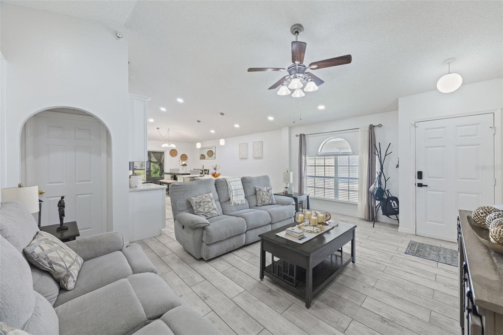 Single Family Residence at 1012 BRENTON LEAF DR, RUSKIN, photo 6 of 34