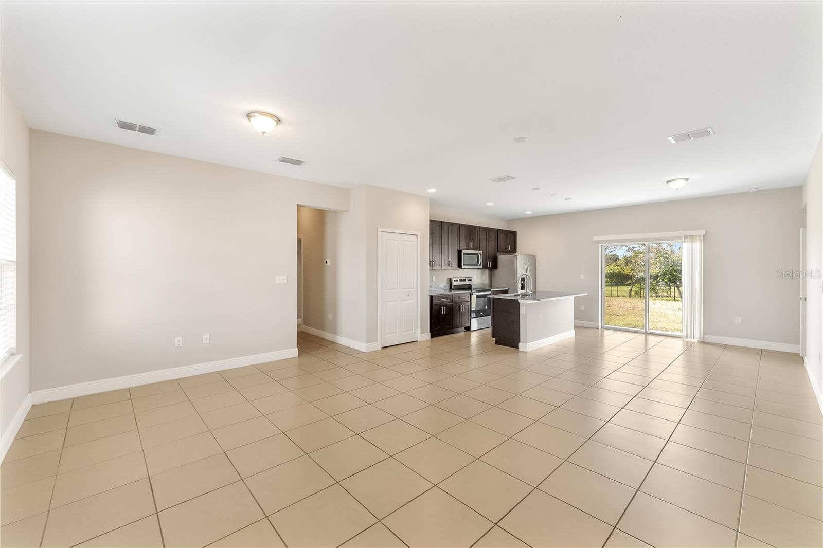 Single Family Residence at 1910 LAKEVIEW LN, POINCIANA, photo 6 of 35