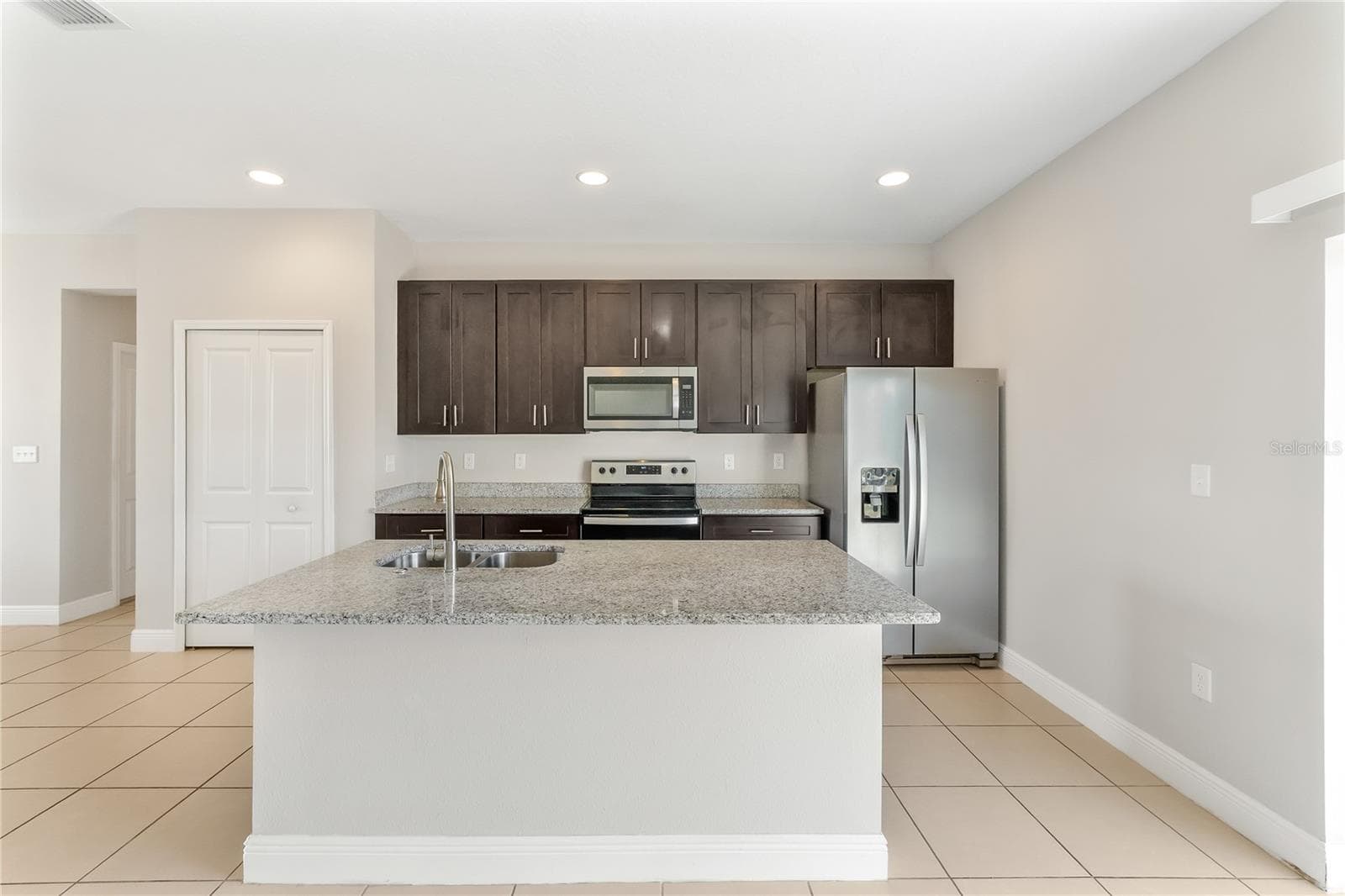 Single Family Residence at 1910 LAKEVIEW LN, POINCIANA, photo 9 of 35