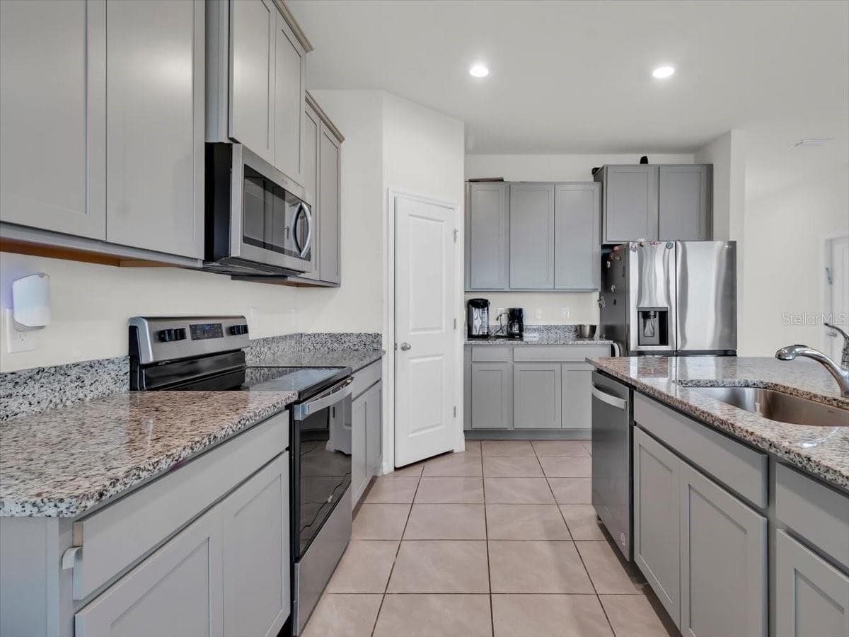 Single Family Residence at 5421 FLINT HILLS DR, WIMAUMA, photo 11 of 62