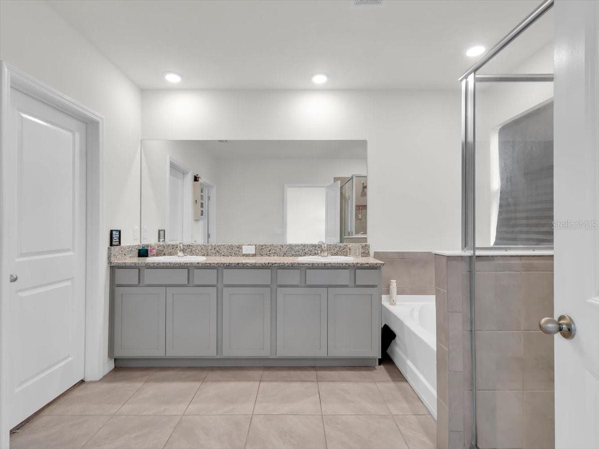 Single Family Residence at 5421 FLINT HILLS DR, WIMAUMA, photo 28 of 62