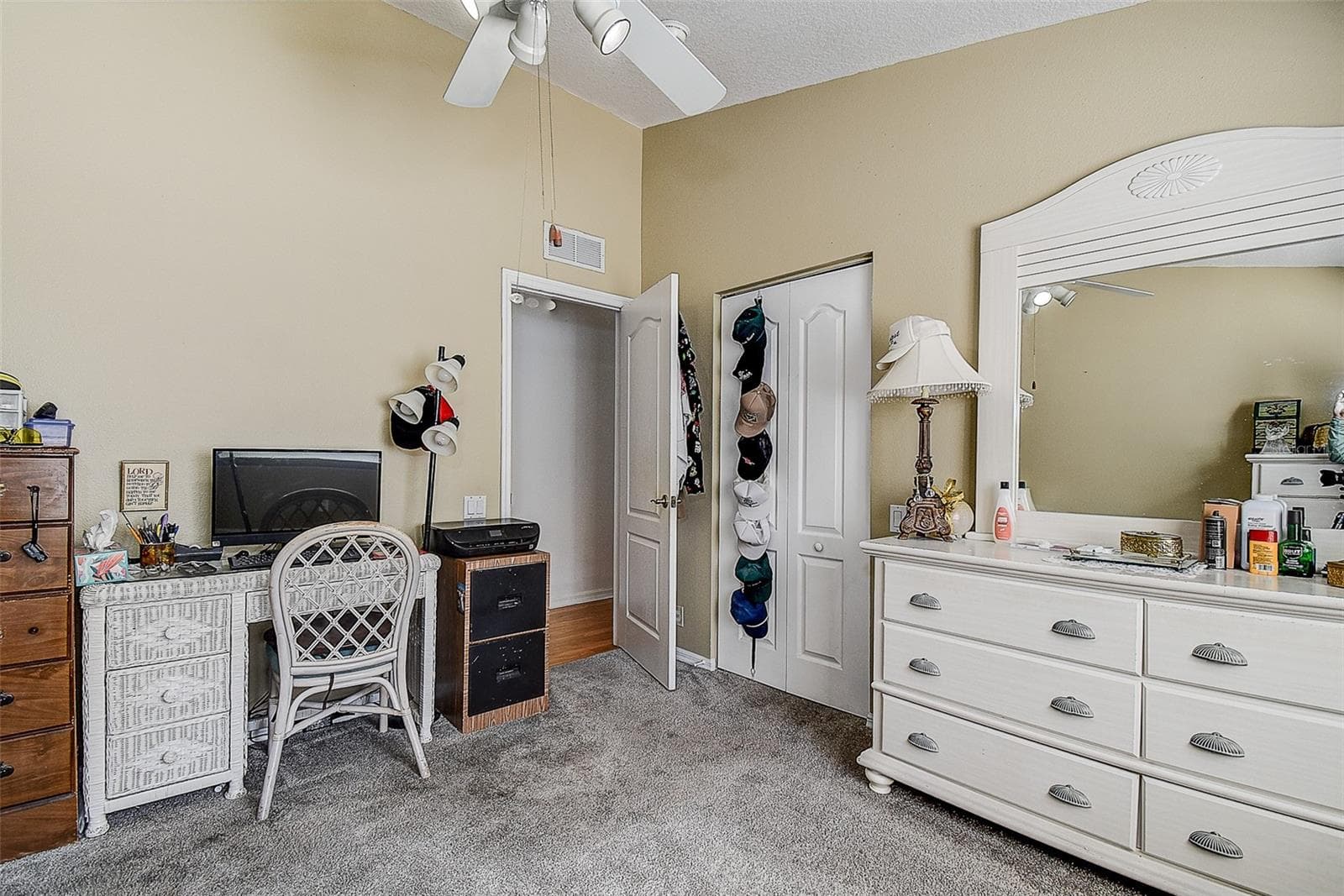 Single Family Residence at 624 N LAKE BLVD, TARPON SPRINGS, photo 27 of 37