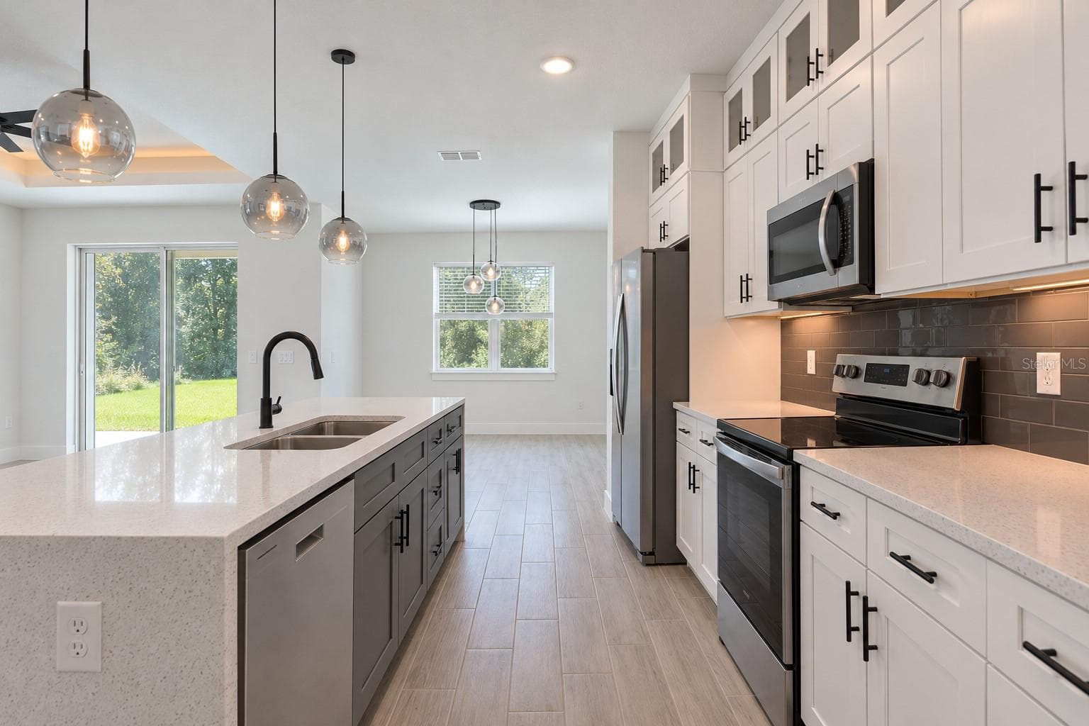 Kitchen reverse view. Digitally edited model/property composite. - 24479 SW KINGSWAY CIR, ARCADIA