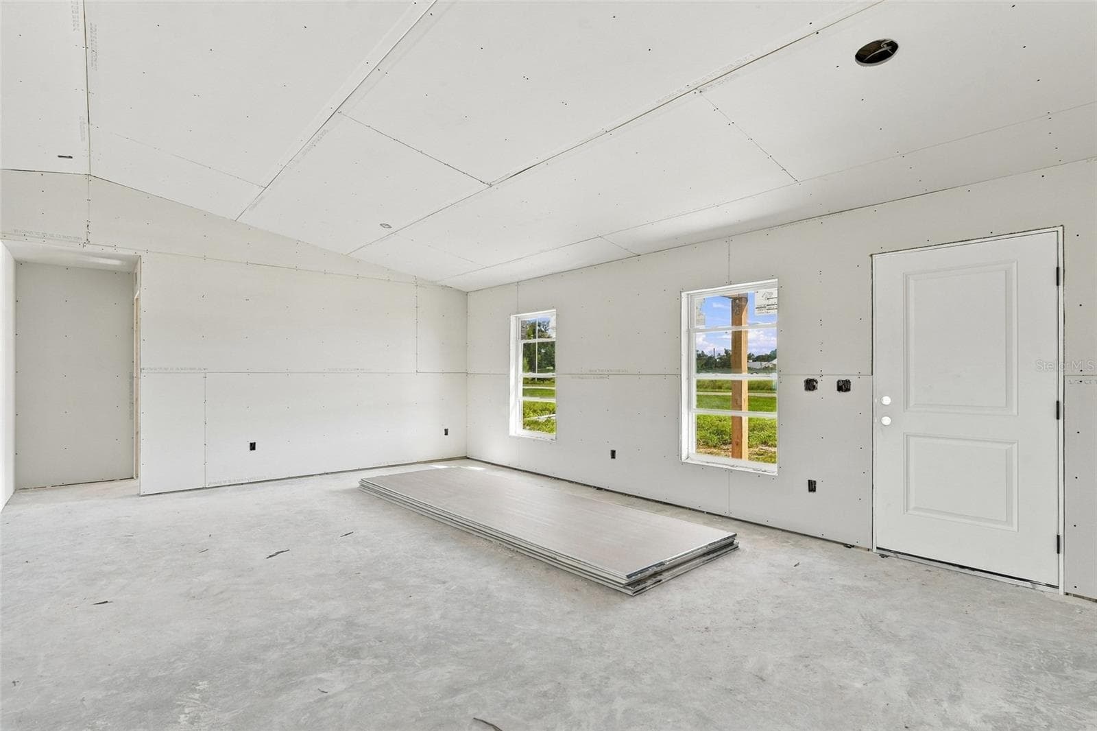 Single Family Residence at 4693 SW PROVAU AVE, ARCADIA, photo 3 of 45