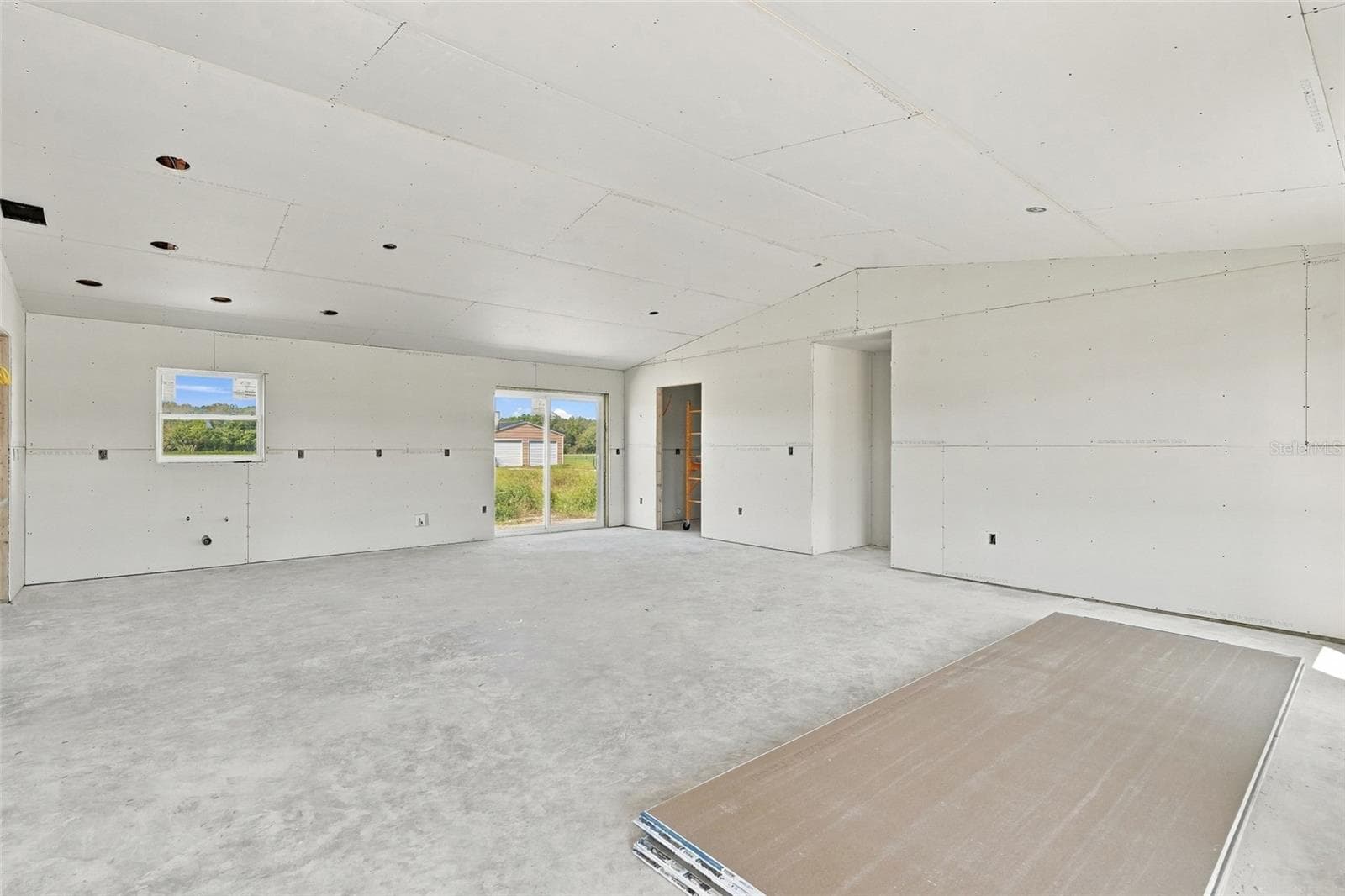 Single Family Residence at 4693 SW PROVAU AVE, ARCADIA, photo 4 of 45