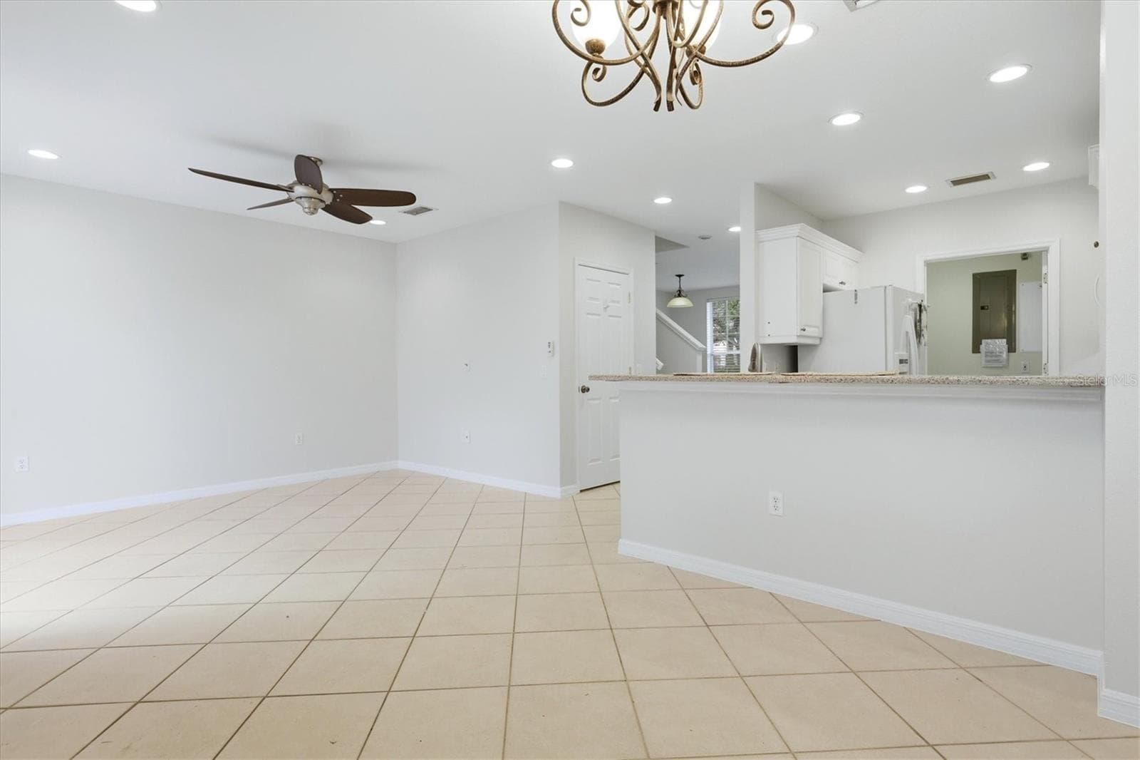 Townhouse at 5619 SIMONTON ST, BRADENTON, photo 11 of 55