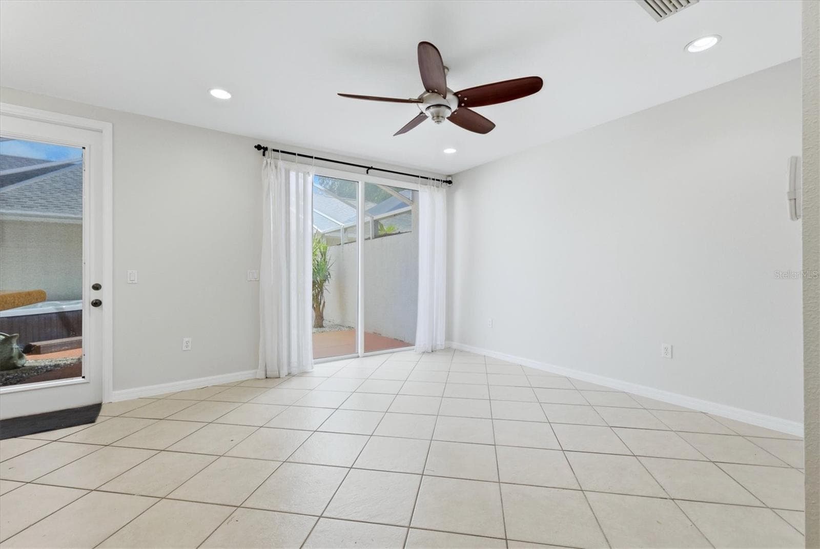 Townhouse at 5619 SIMONTON ST, BRADENTON, photo 12 of 55