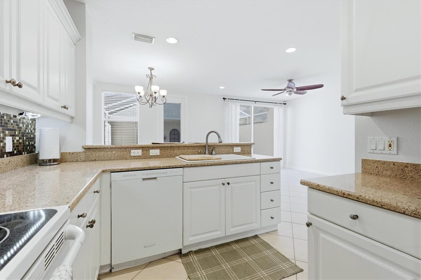 Townhouse at 5619 SIMONTON ST, BRADENTON, photo 14 of 55