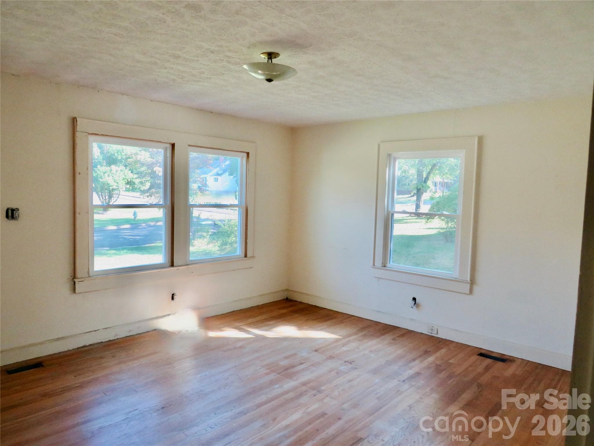 Living Room - 803 W Elm Street, Shelby