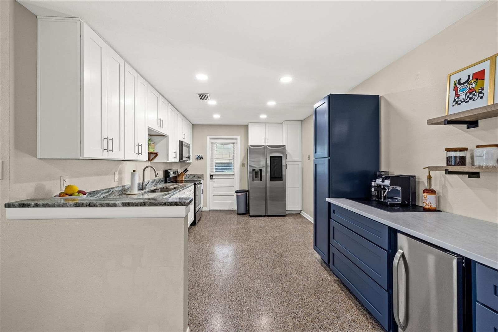 Single Family Residence at 4601 W HAWTHORNE RD, TAMPA, photo 6 of 31