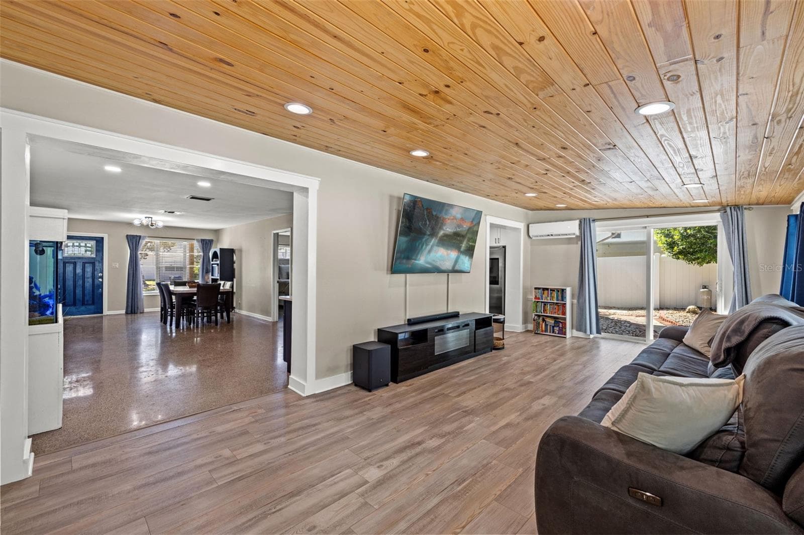 Single Family Residence at 4601 W HAWTHORNE RD, TAMPA, photo 11 of 31