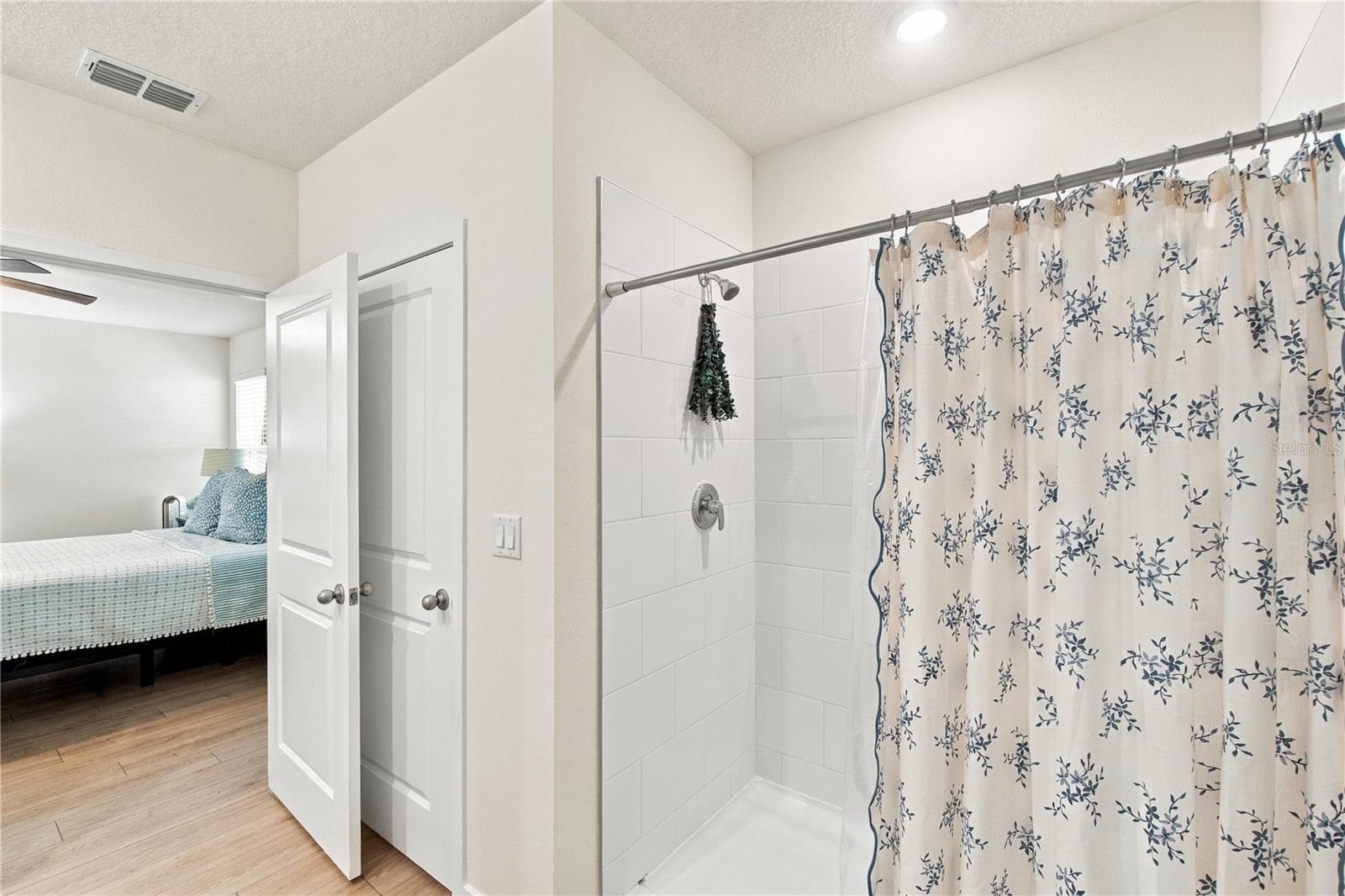 Primary Bathroom - 1132 GULL DR, APOPKA