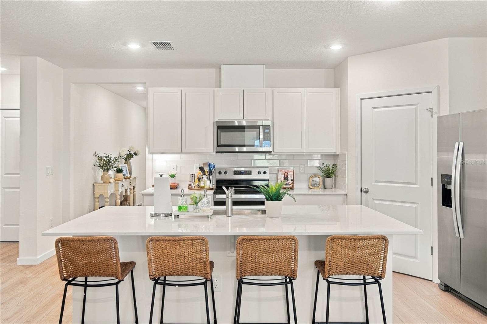 Kitchen - 1132 GULL DR, APOPKA