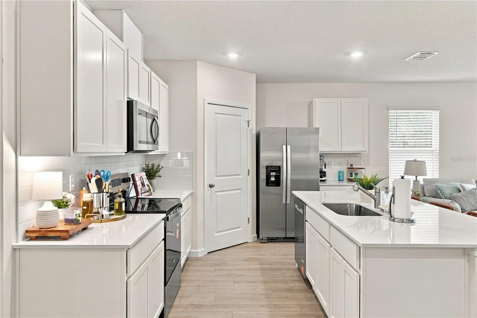Kitchen - 1132 GULL DR, APOPKA