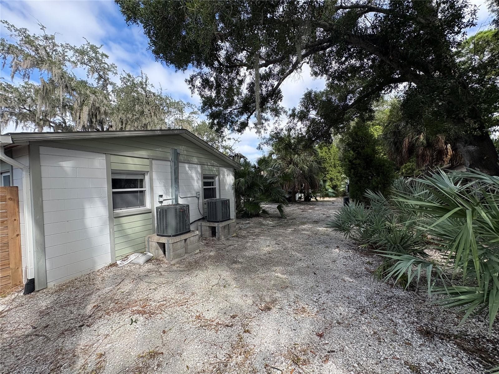 Duplex at 6812 S JUANITA ST, TAMPA, photo 4 of 9