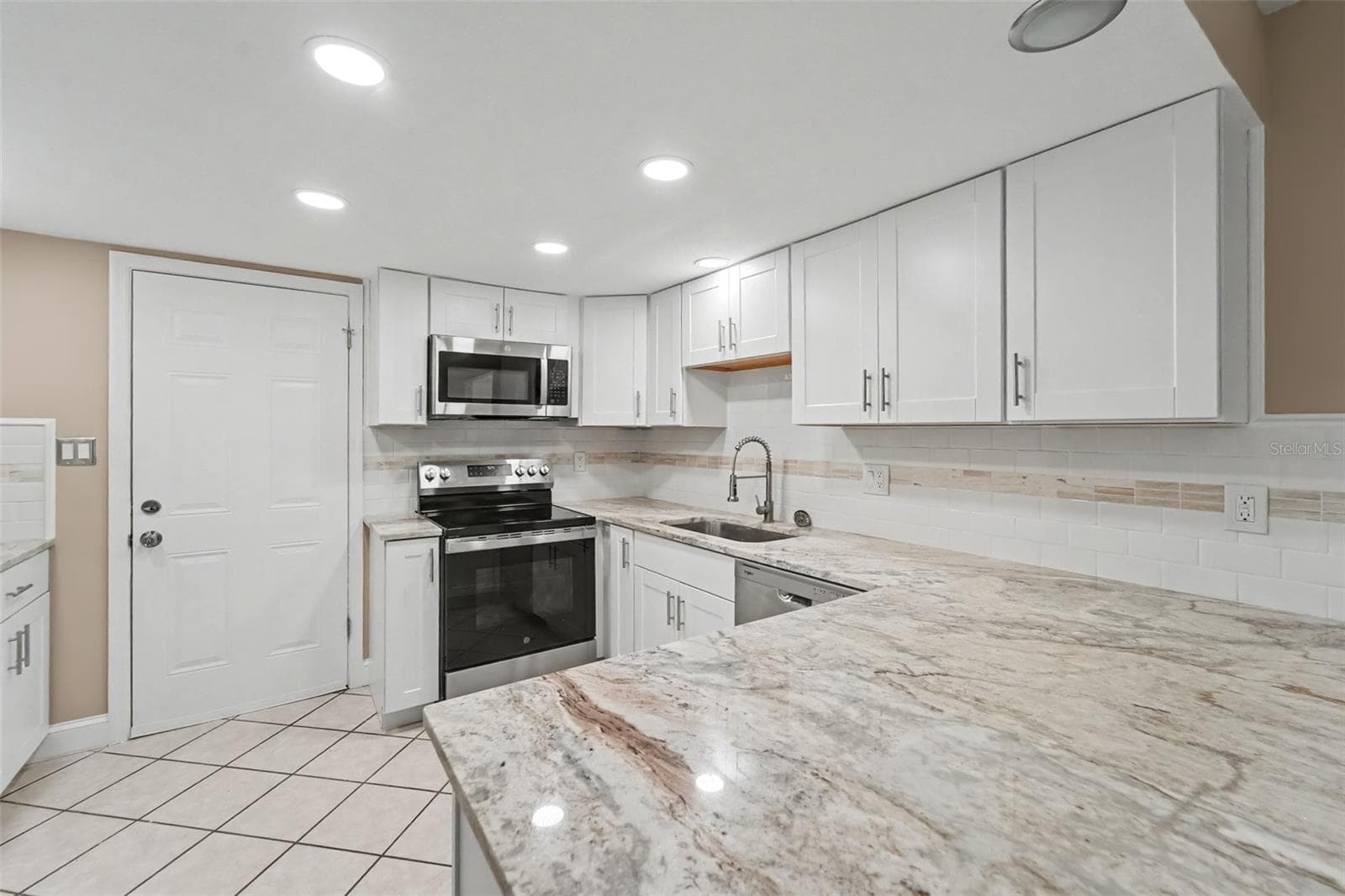 Single Family Residence at 9371 MALLARD ST, SPRING HILL, photo 3 of 16