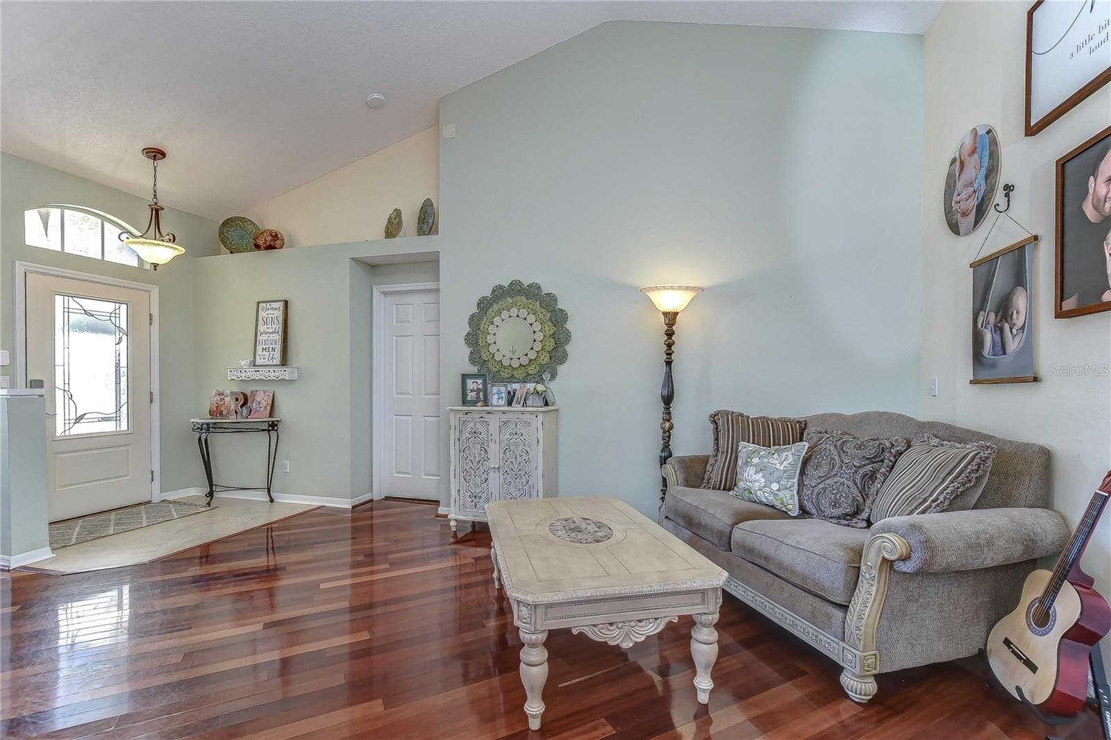 Single Family Residence at 9502 SUNNYOAK DR, RIVERVIEW, photo 7 of 57