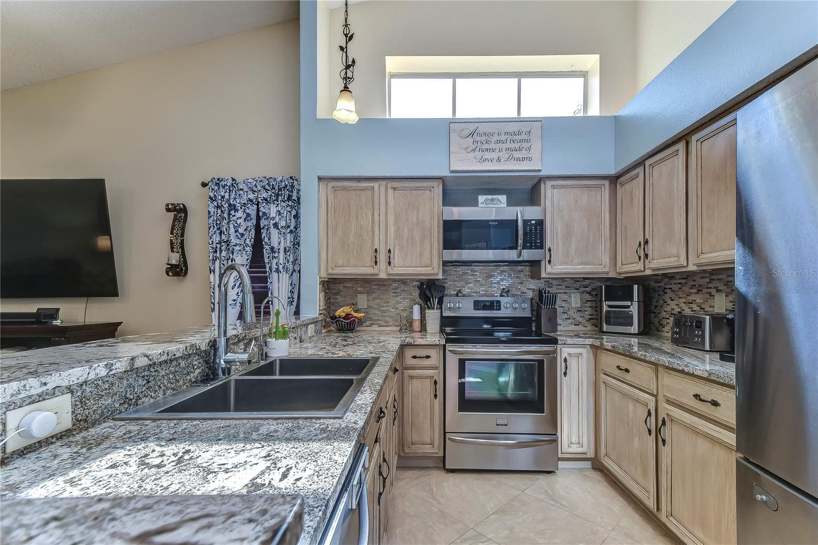 Single Family Residence at 9502 SUNNYOAK DR, RIVERVIEW, photo 8 of 57