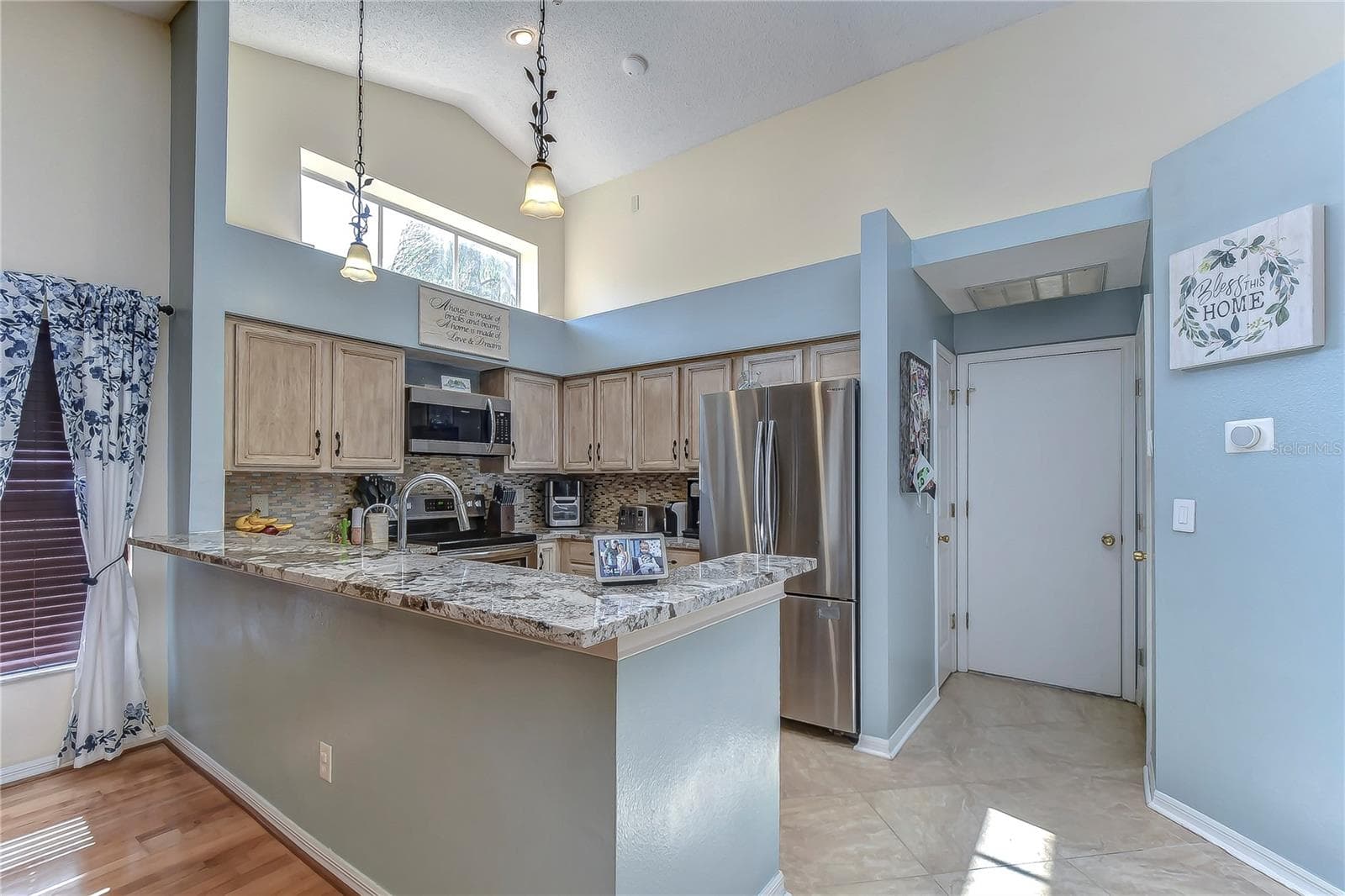 Single Family Residence at 9502 SUNNYOAK DR, RIVERVIEW, photo 9 of 57