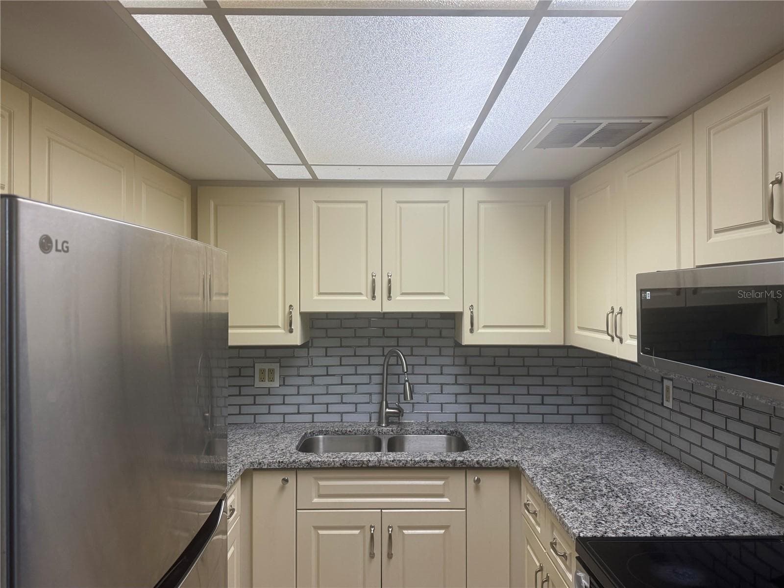 Kitchen - 2437 HARBOR BLVD #110, PORT CHARLOTTE