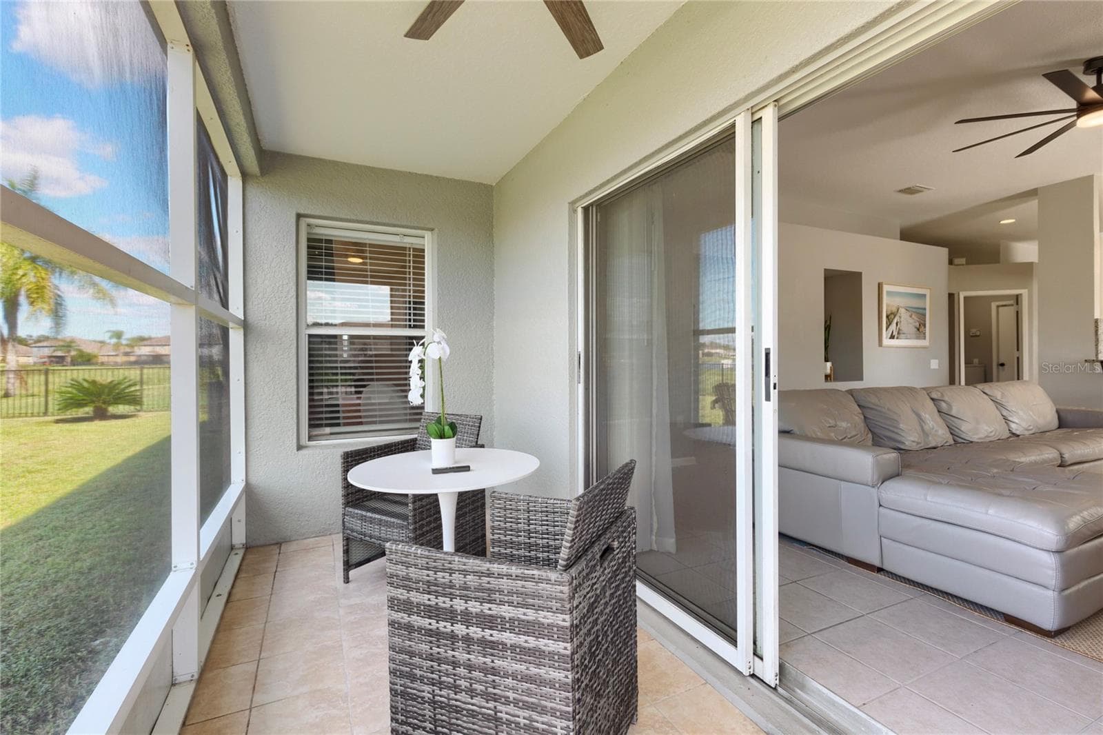 Seamless indoor outdoor living - 7619 CRESCENT PALM DR, WESLEY CHAPEL